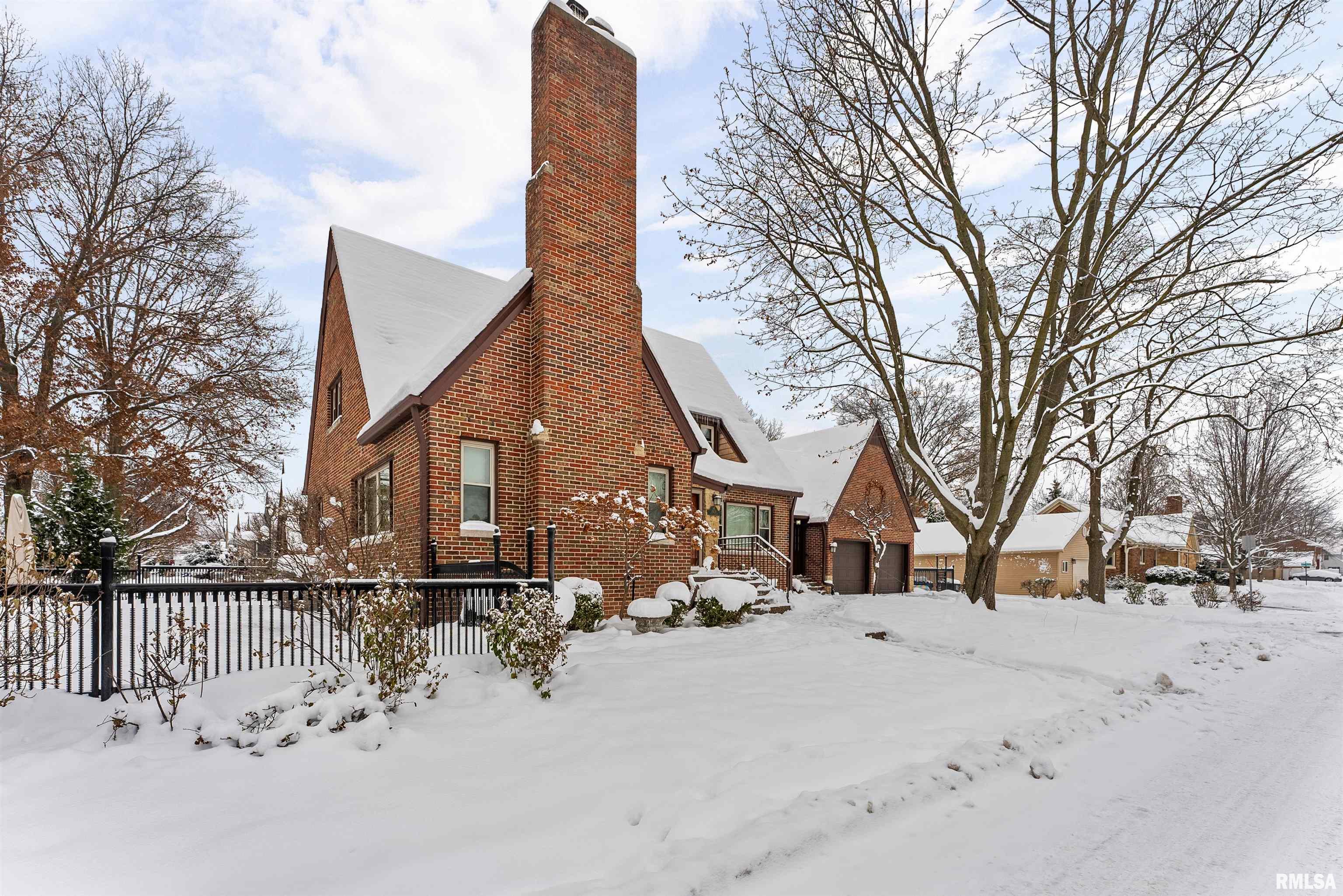 2434 29th Street Moline, IL 61265 - Photo 4 of 38