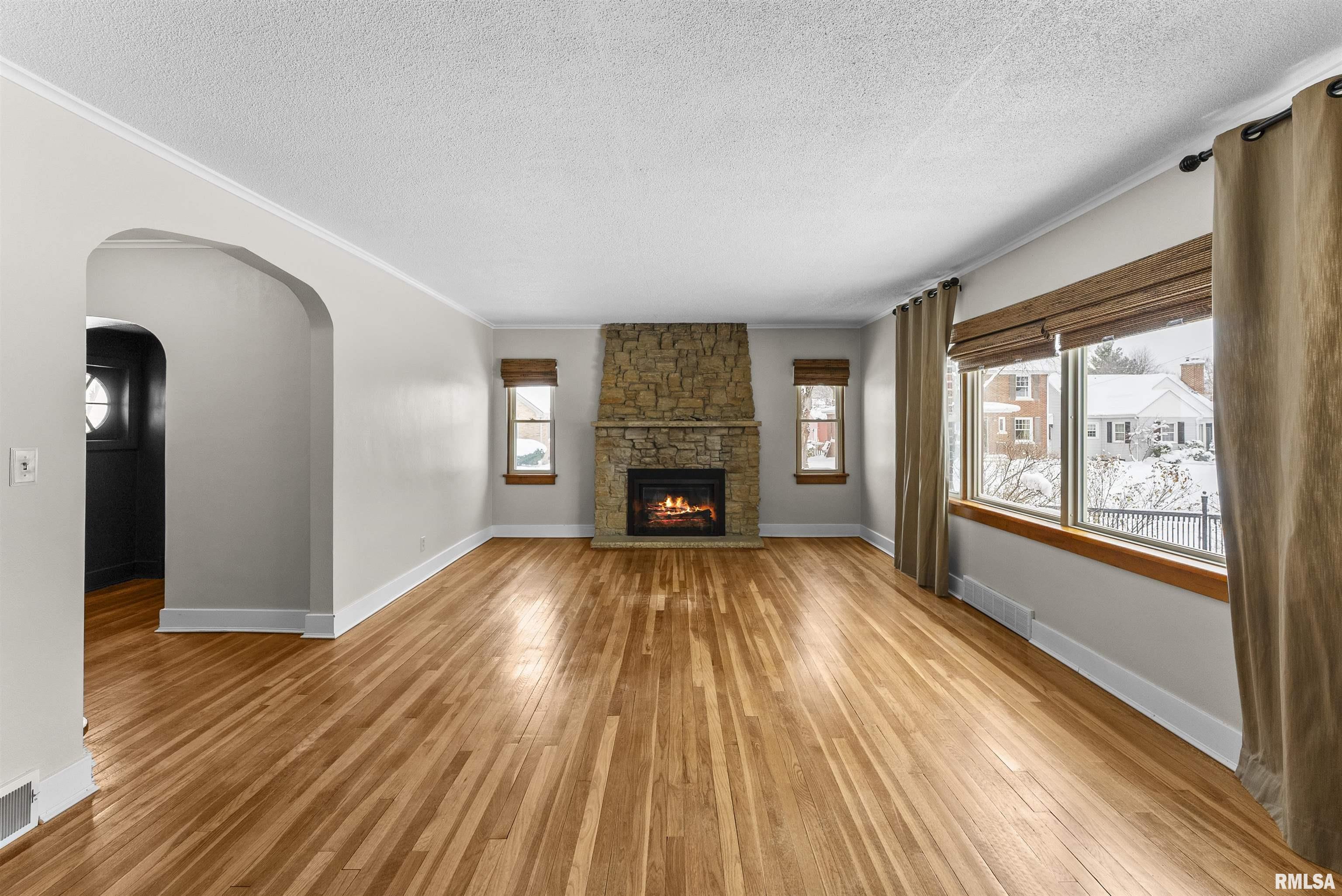 2434 29th Street Moline, IL 61265 - Photo 5 of 38