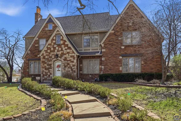 $469,000 | 3315 Southwest 15th Street, Topeka, KS 66604