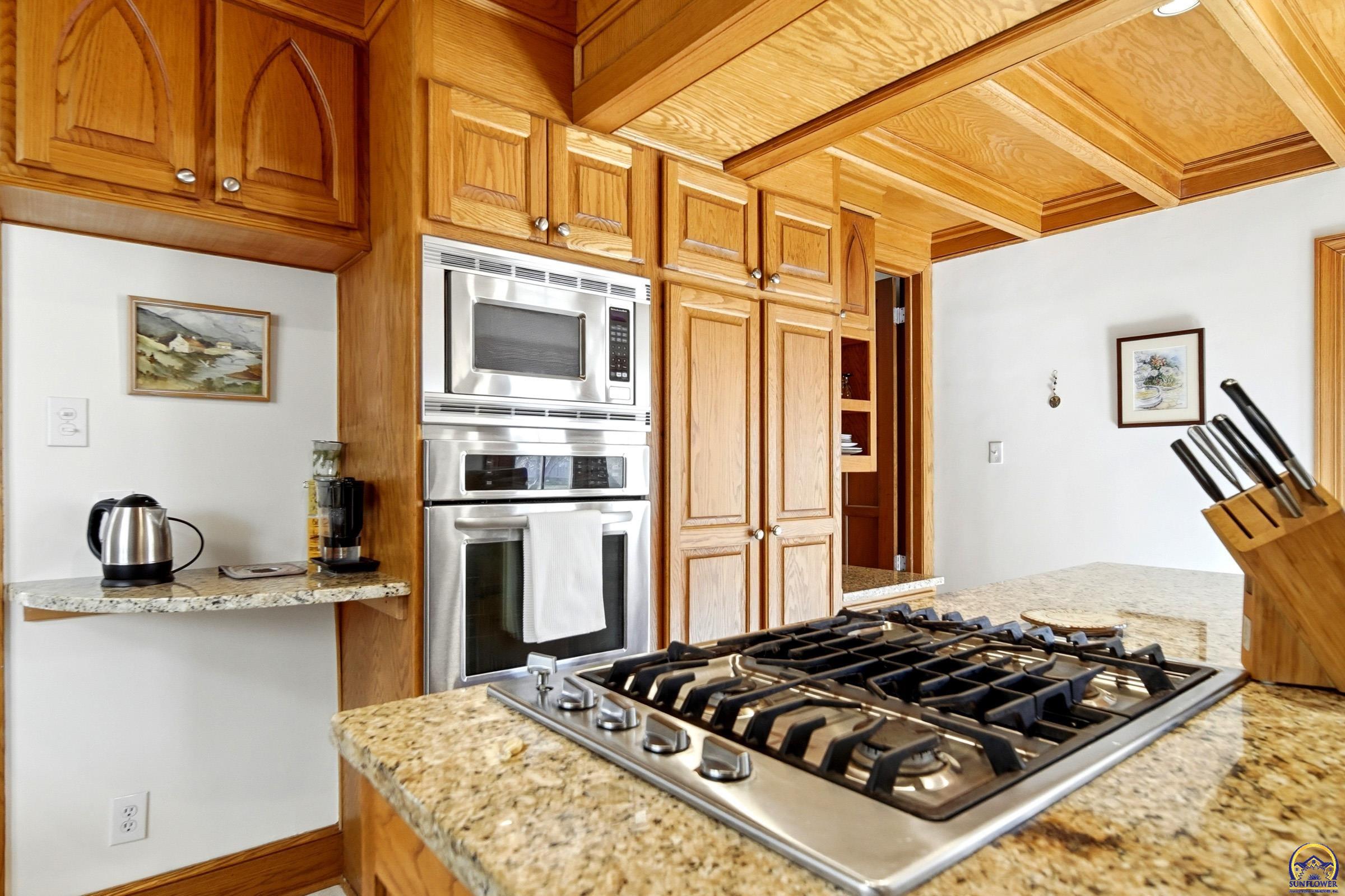 3315 Southwest 15th Street Topeka, KS 66604 - Photo 12 of 34