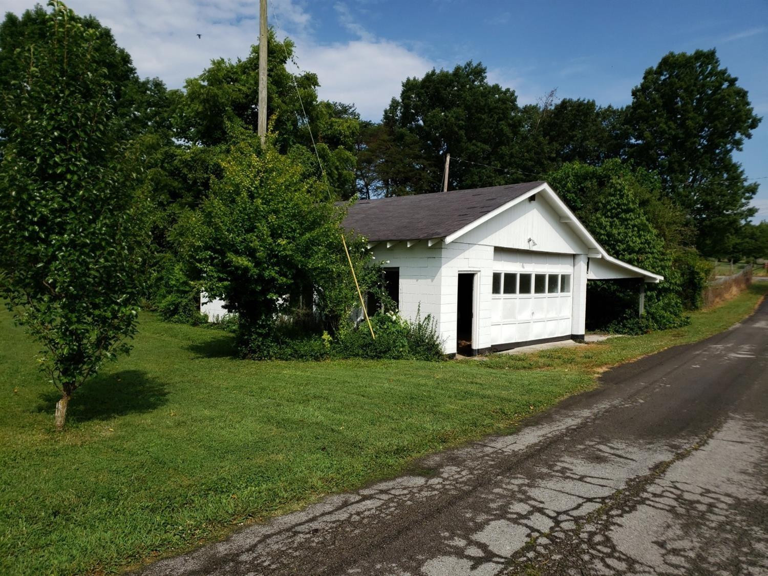 22'x 30' Garage with Attached Carport