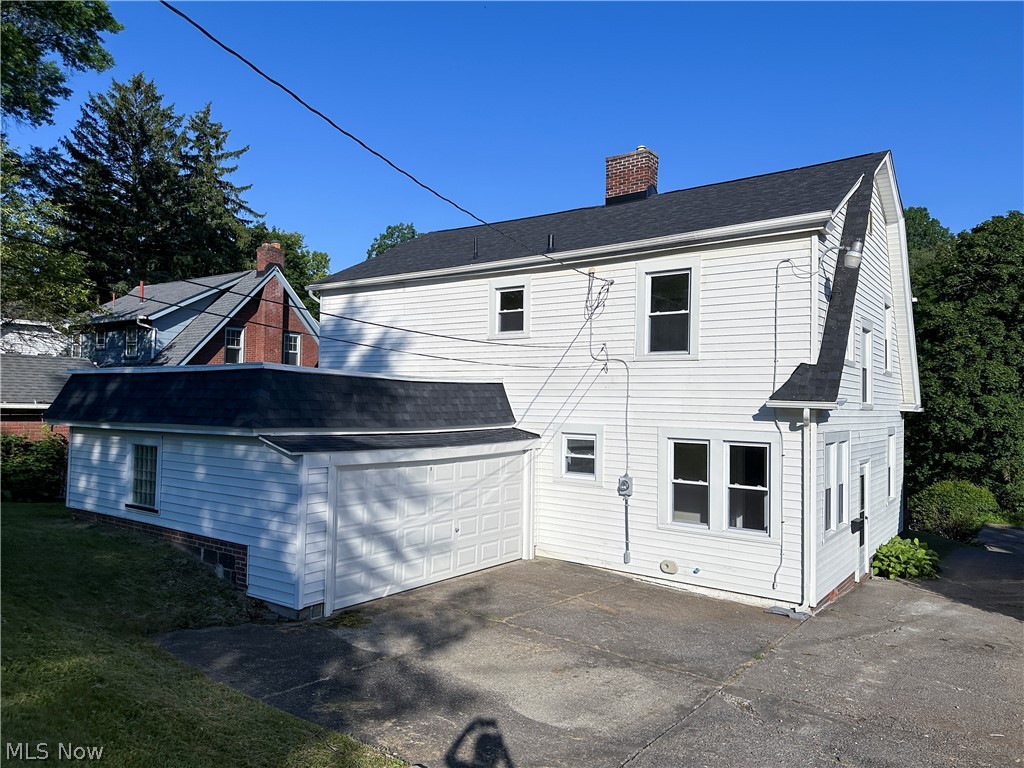 3079 Kiwatha Road Youngstown, OH 44511 - Photo 2 of 27 Rear view of property with attached garage