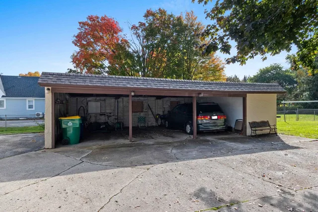 $314,900 | 1231 Shawano Avenue, Green Bay, WI 54303