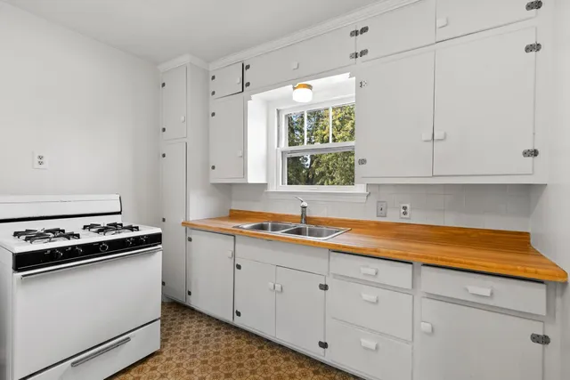 $314,900 | 1231 Shawano Avenue, Green Bay, WI 54303