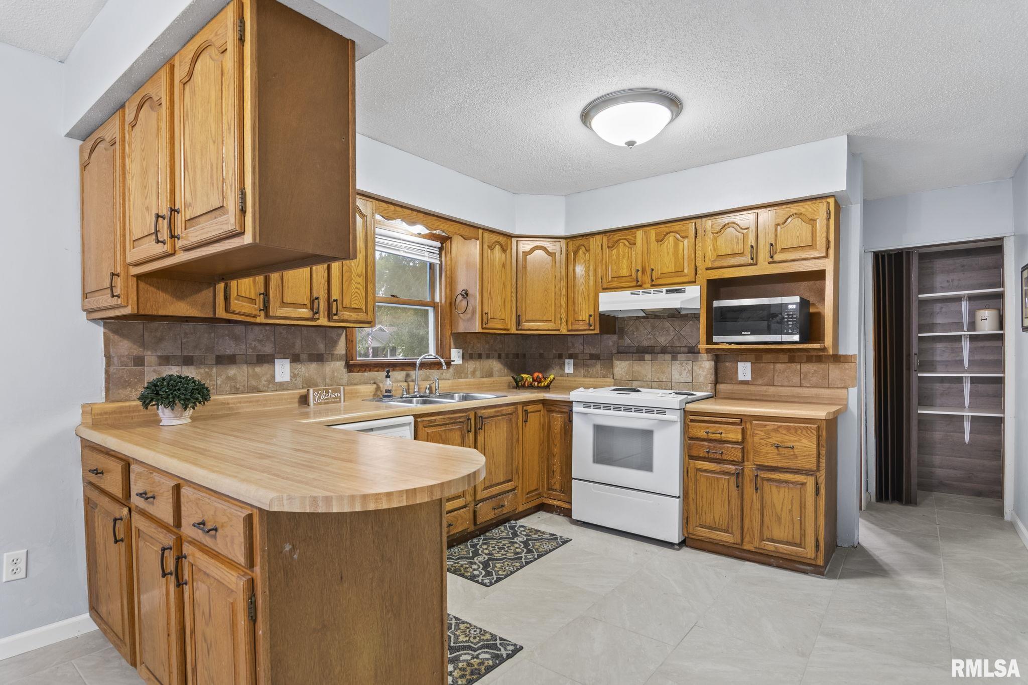 904 Cleveland Avenue Springfield, IL 62704 - Photo 11 of 37