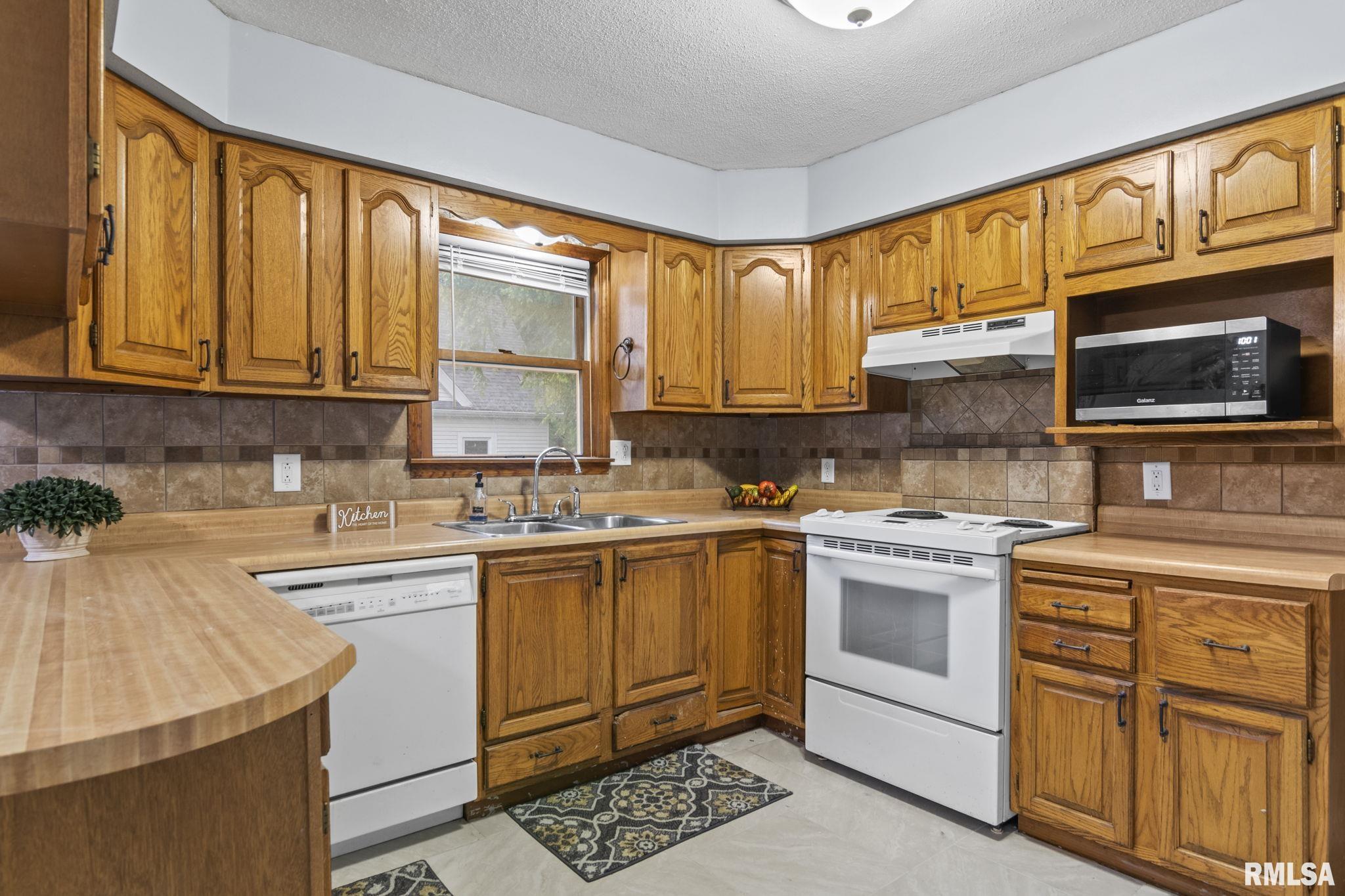 904 Cleveland Avenue Springfield, IL 62704 - Photo 12 of 37