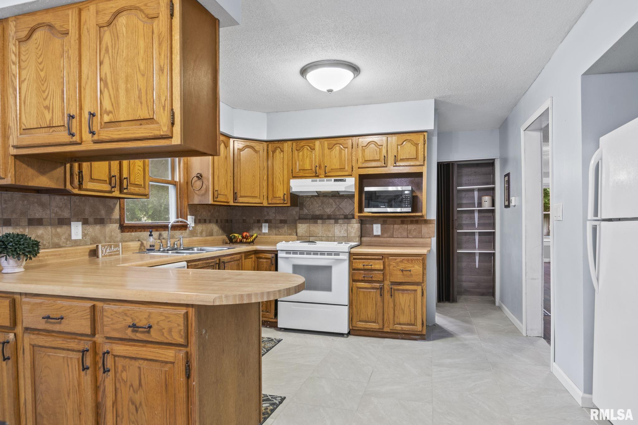 904 Cleveland Avenue Springfield, IL 62704 - Photo 15 of 37