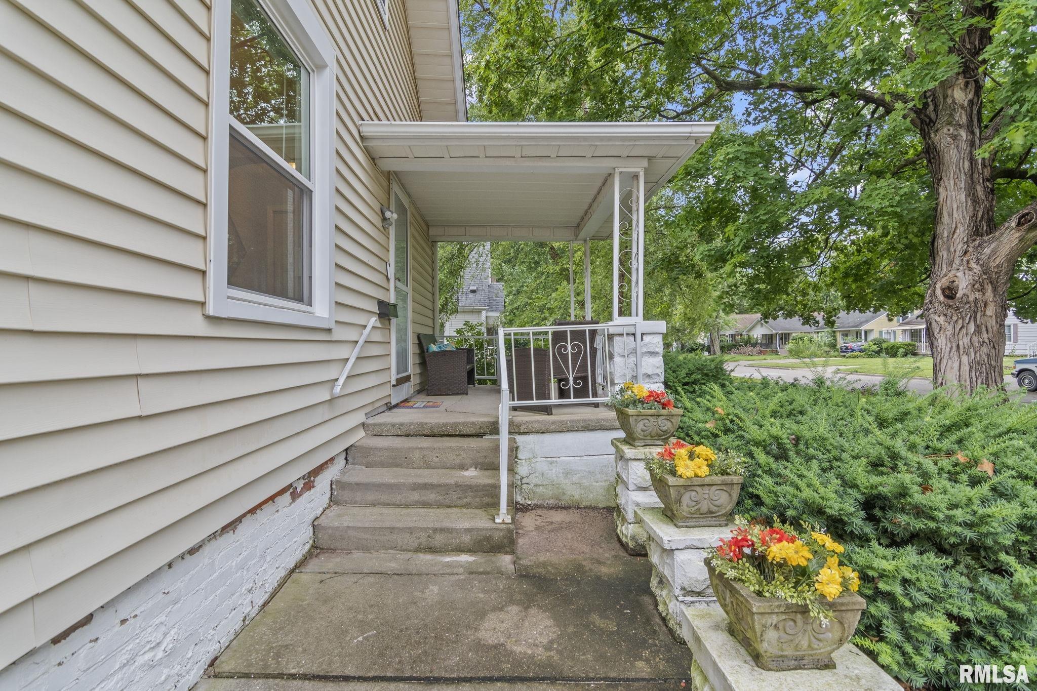 904 Cleveland Avenue Springfield, IL 62704 - Photo 4 of 37