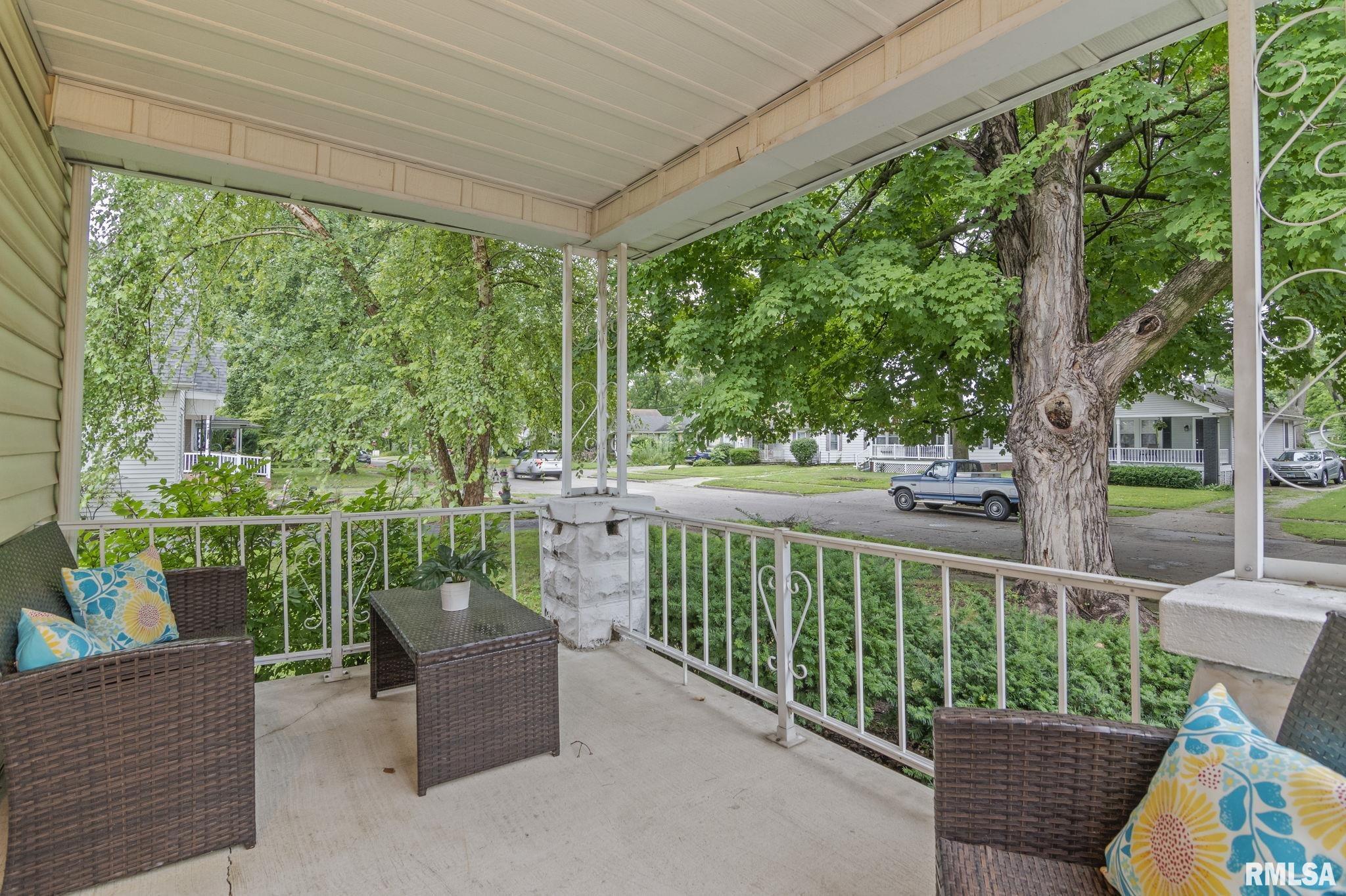 904 Cleveland Avenue Springfield, IL 62704 - Photo 5 of 37