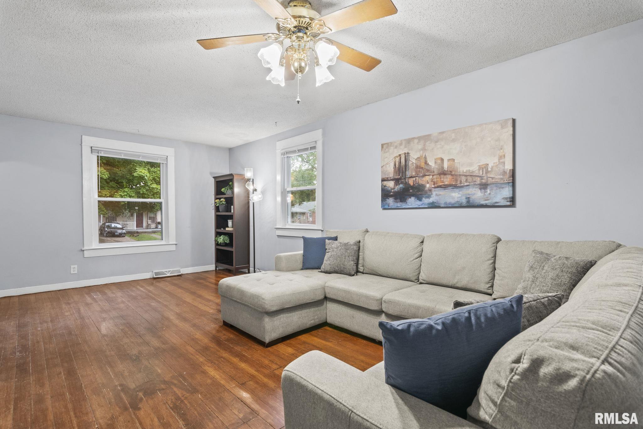 904 Cleveland Avenue Springfield, IL 62704 - Photo 7 of 37