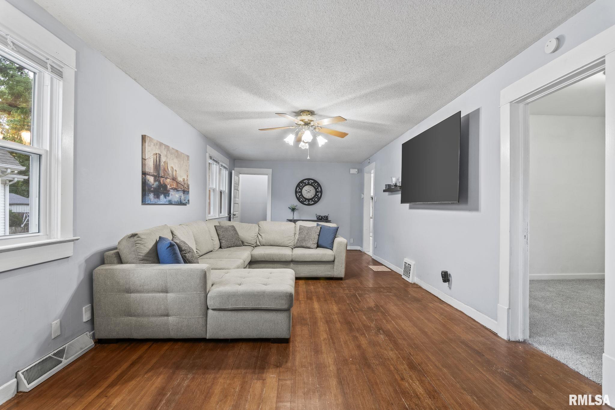 904 Cleveland Avenue Springfield, IL 62704 - Photo 8 of 37