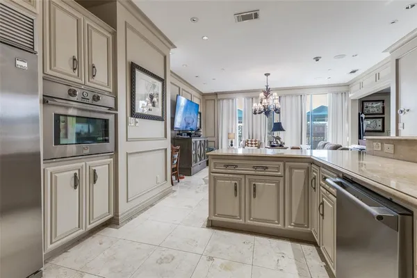 $405,000 | 5909 Luther Lane, Unit 707, Dallas, TX 75225