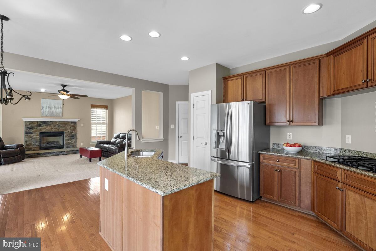 42819 Conquest Circle Ashburn, VA 20148 - Photo 20 of 55 Stainless Steel Refrigerator