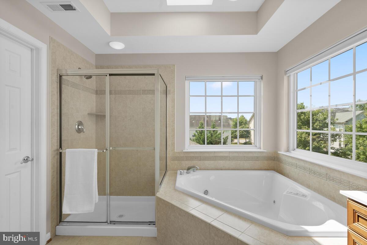 42819 Conquest Circle Ashburn, VA 20148 - Photo 31 of 55 a bathroom with a bathtub and a shower