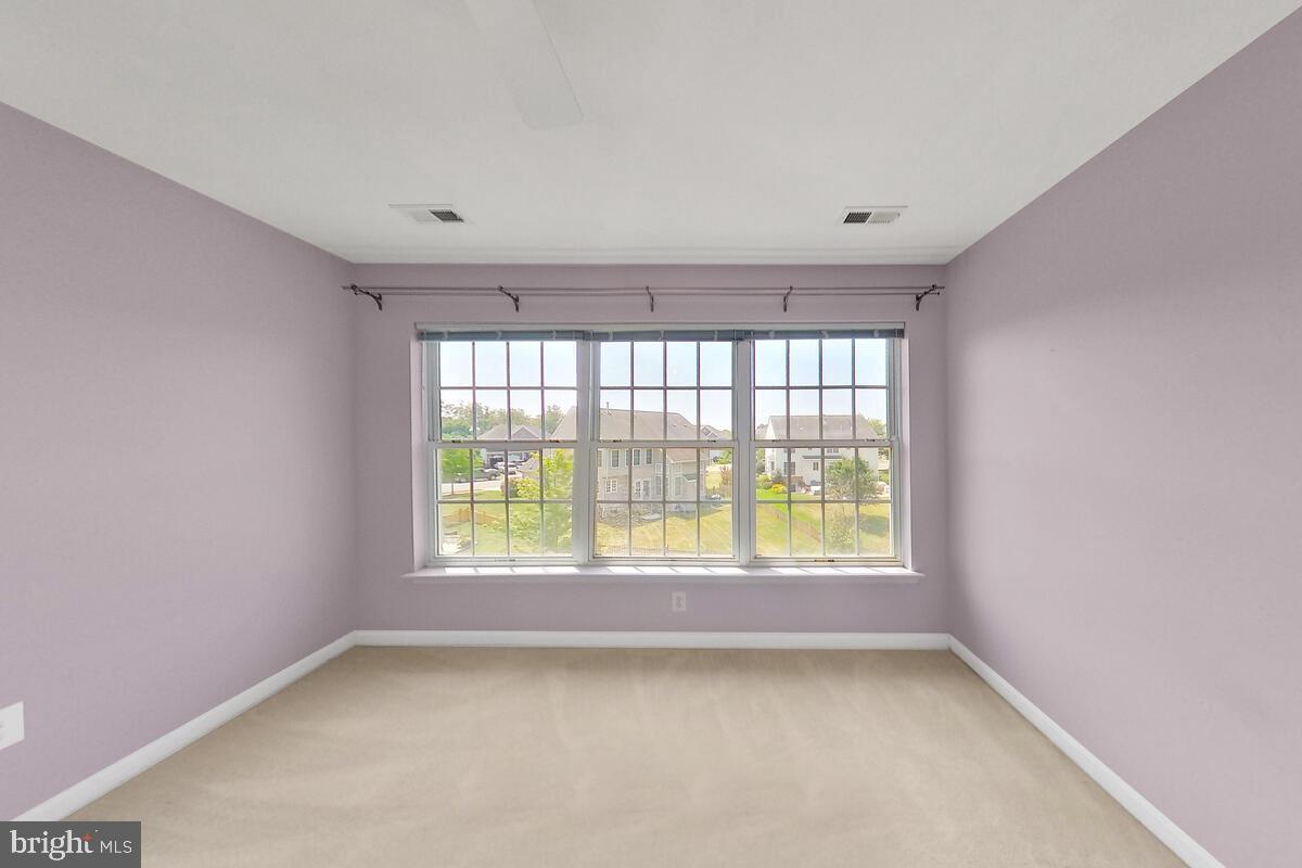 42819 Conquest Circle Ashburn, VA 20148 - Photo 33 of 55 an empty room with a window