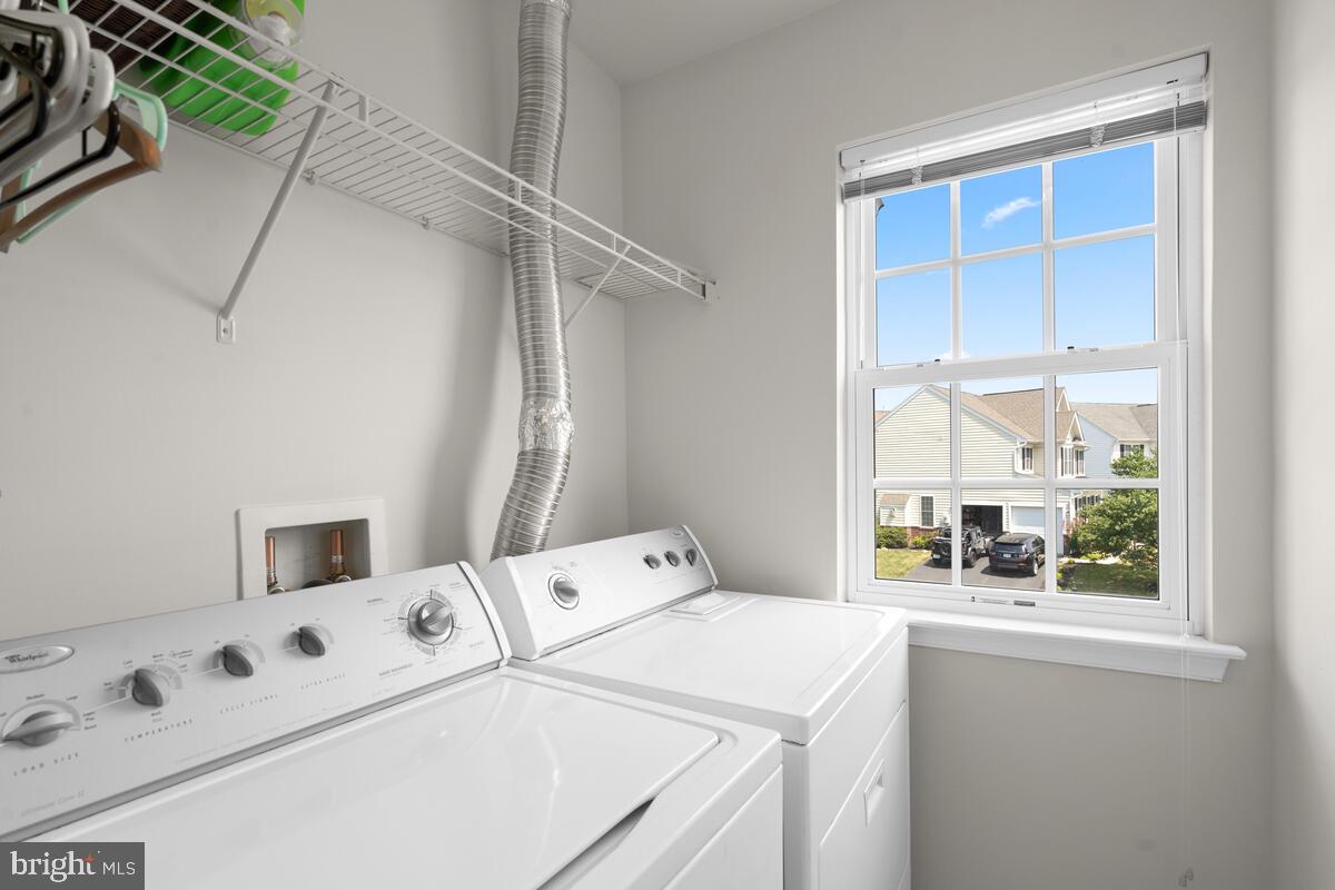 42819 Conquest Circle Ashburn, VA 20148 - Photo 38 of 55 a utility room with dryer and washer