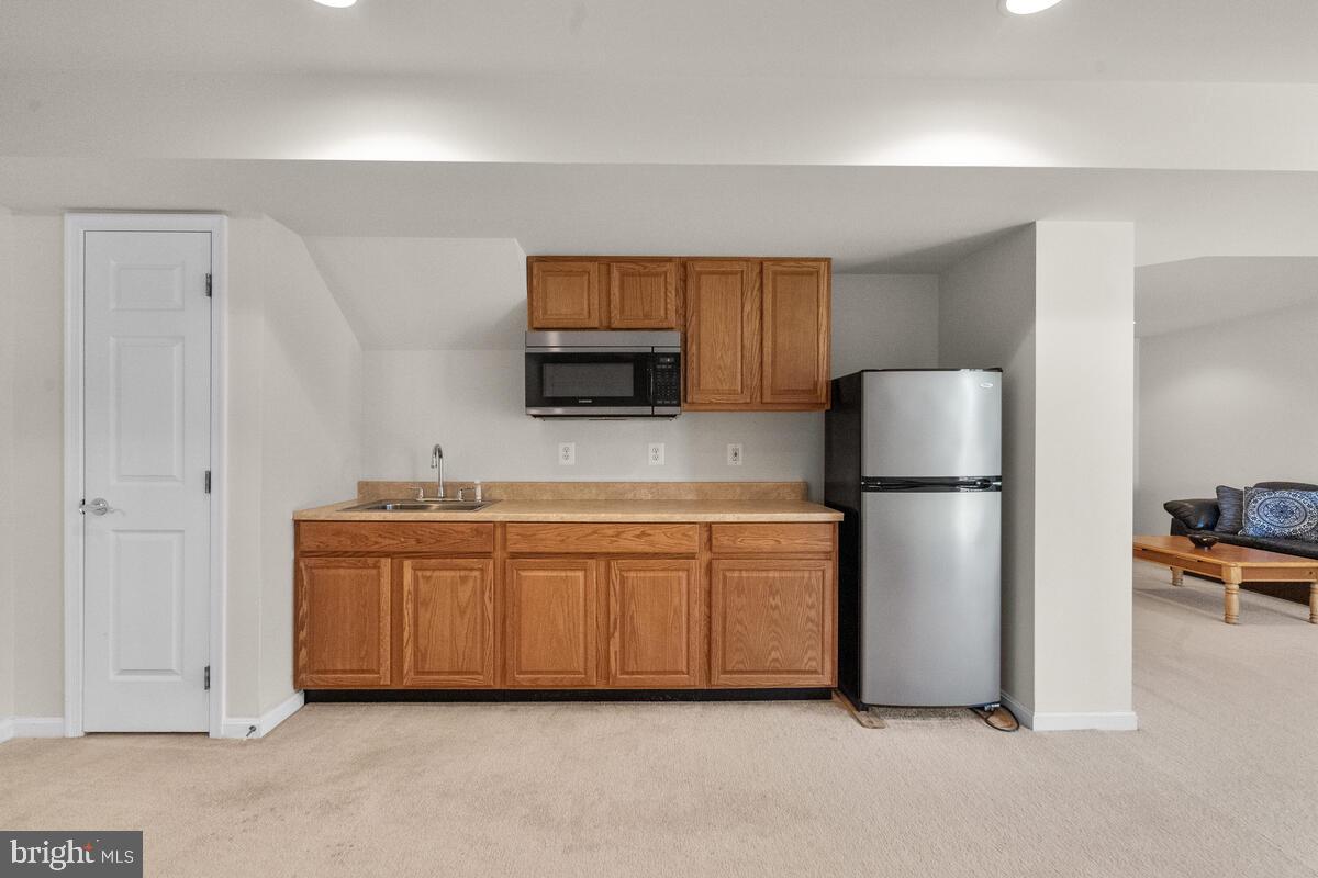 42819 Conquest Circle Ashburn, VA 20148 - Photo 40 of 55 a kitchen with stainless steel appliances granite countertop a refrigerator a stove a sink and a refrigerator