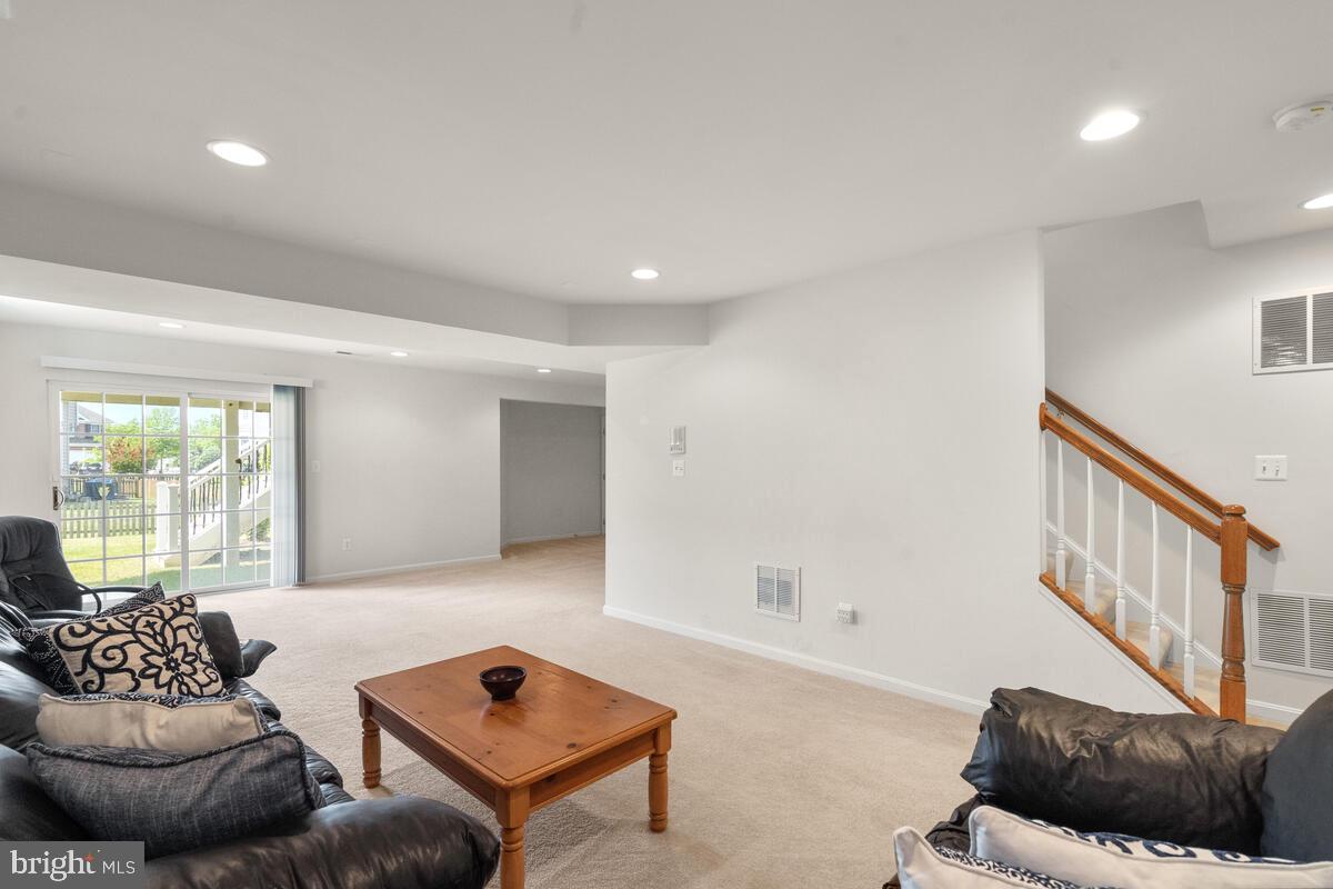 42819 Conquest Circle Ashburn, VA 20148 - Photo 41 of 55 a living room with furniture and a window