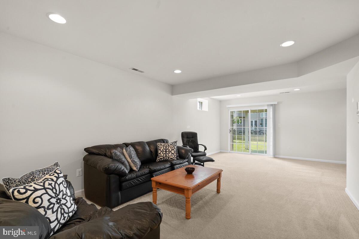 42819 Conquest Circle Ashburn, VA 20148 - Photo 42 of 55 a living room with furniture and a window