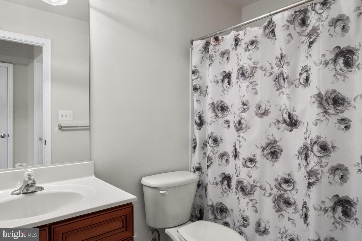 42819 Conquest Circle Ashburn, VA 20148 - Photo 43 of 55 a bathroom with a sink toilet and a mirror