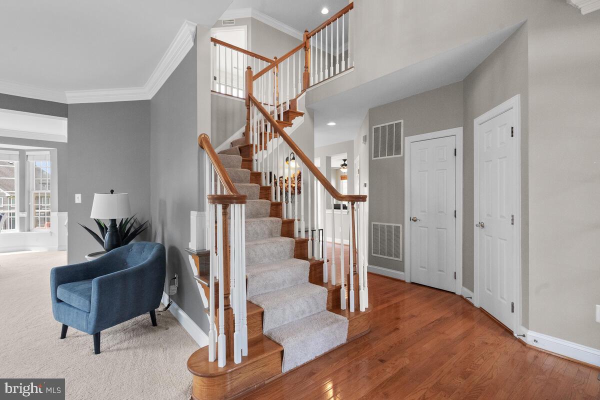 42819 Conquest Circle Ashburn, VA 20148 - Photo 8 of 55 Open & Light Filled