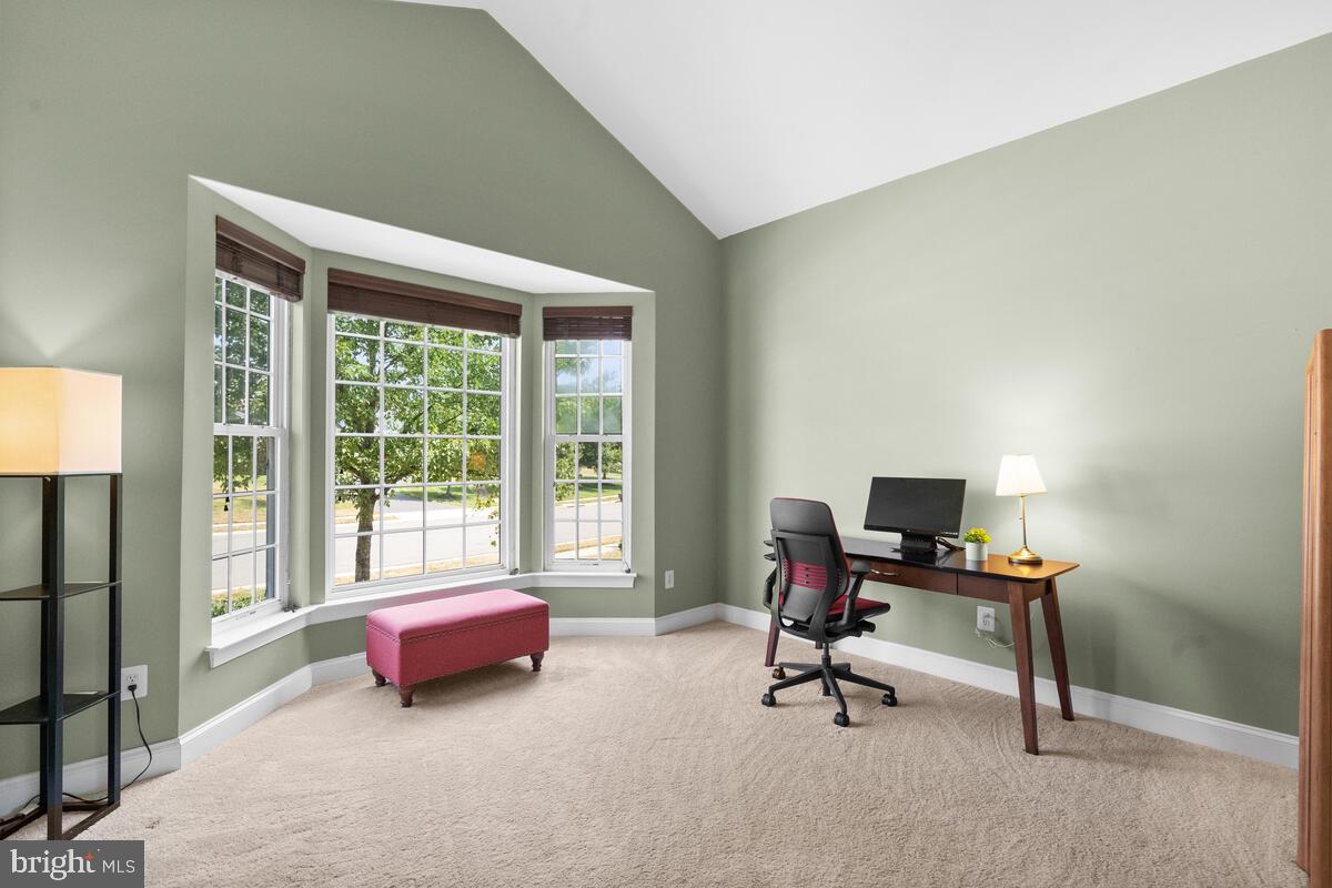 42819 Conquest Circle Ashburn, VA 20148 - Photo 9 of 55 Main Level Home Office w/ Bay Window