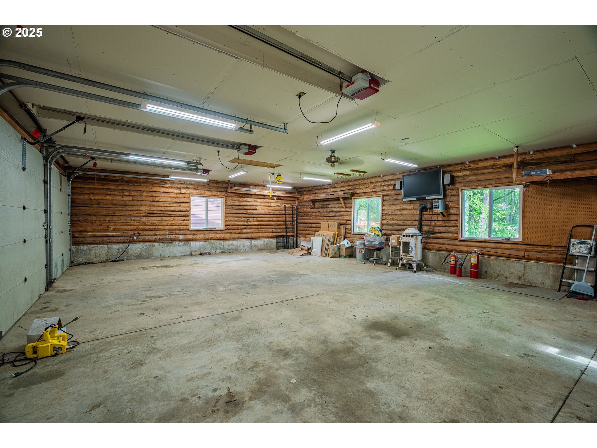 16850 Southwest Pit Road Hillsboro, OR 97123 - Photo 26 of 48 a view of a room with gym equipment