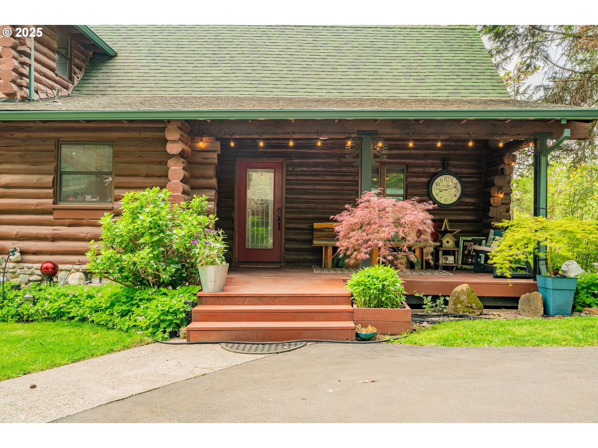 16850 Southwest Pit Road Hillsboro, OR 97123 - Photo 3 of 48 a front view of a house with garden