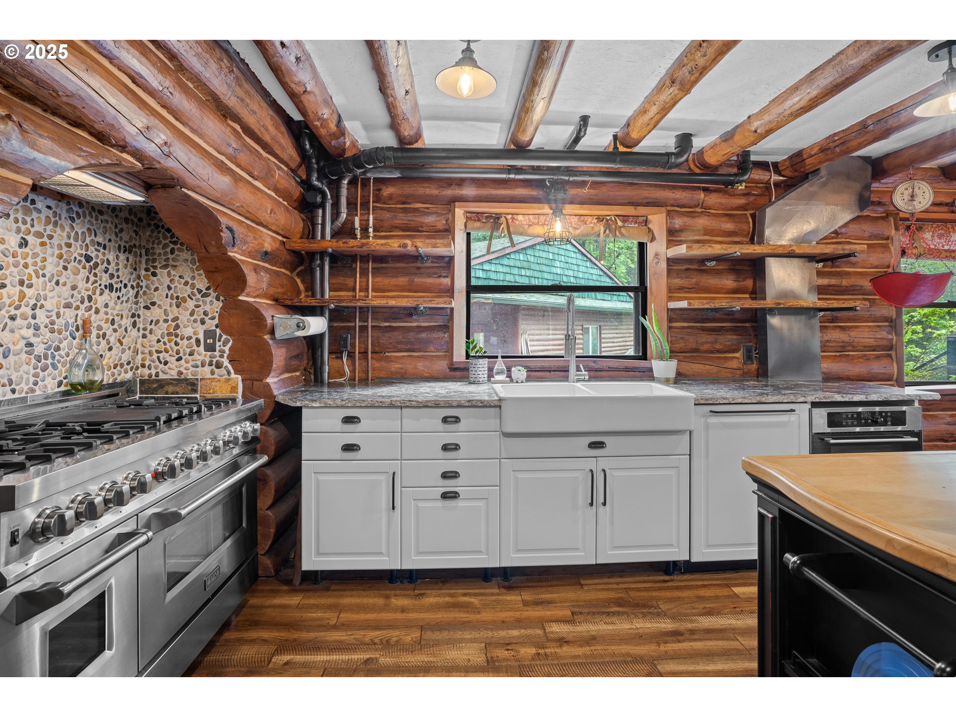 16850 Southwest Pit Road Hillsboro, OR 97123 - Photo 6 of 48 a kitchen with a stove and cabinets