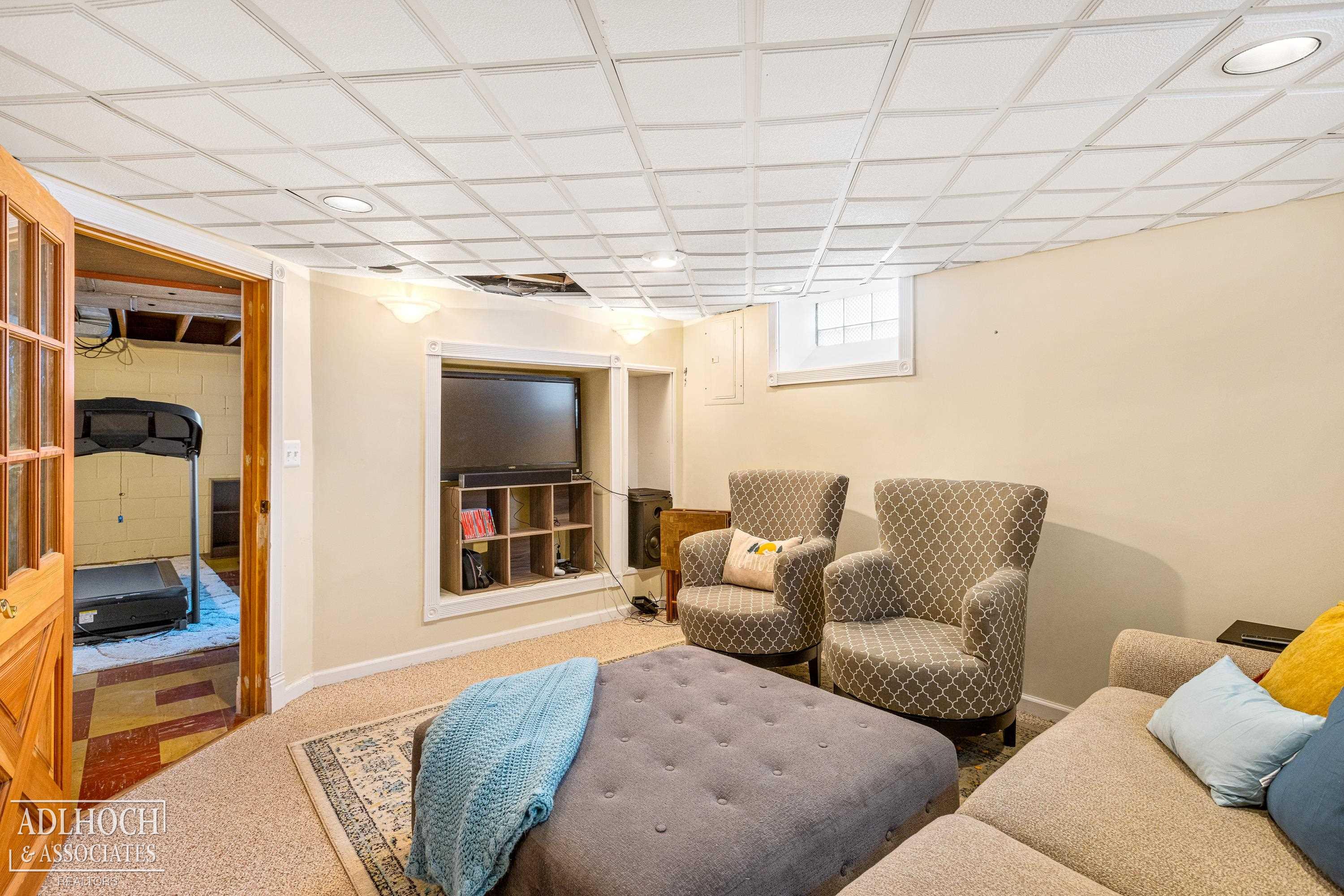 334 Ridgemont Road Grosse Pointe, MI 48236 - Photo 21 of 23 50133013-57d4a057-010e-4a9f-8915-b2d4b2fbda05.JPG
