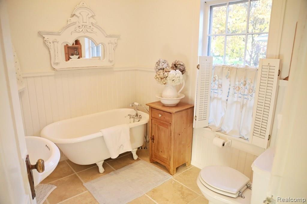 10465 Reese Road Clarkston, MI 48348 - Photo 35 of 58 Bath off Kitchen Claw Foot Tub W/Shower Attachment