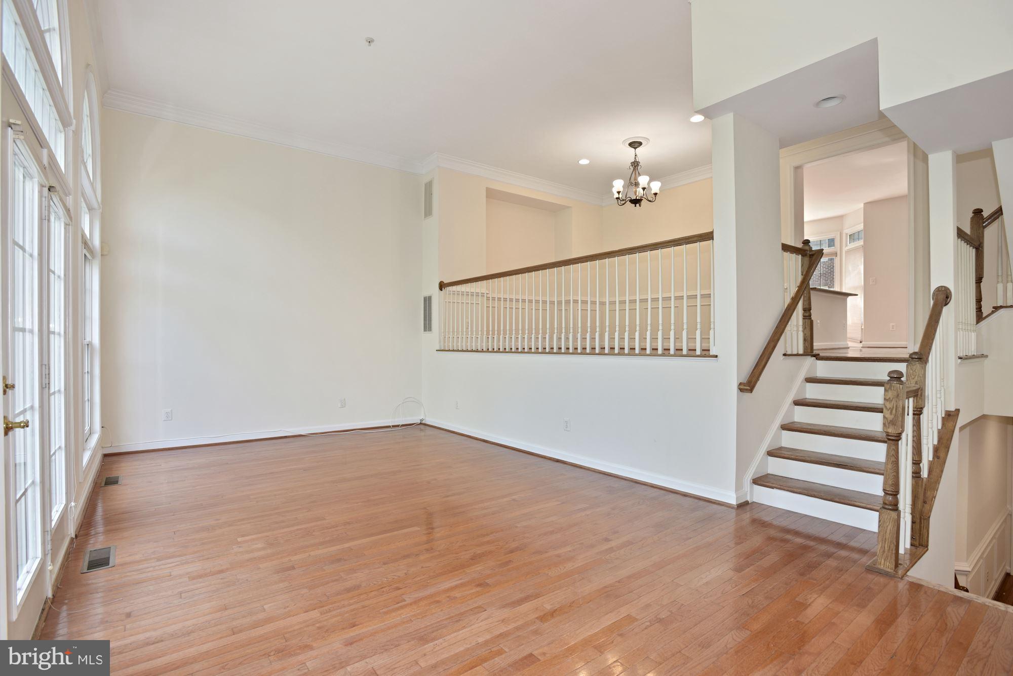 1614 Leeds Castle Drive Vienna, VA 22182 - Photo 4 of 37