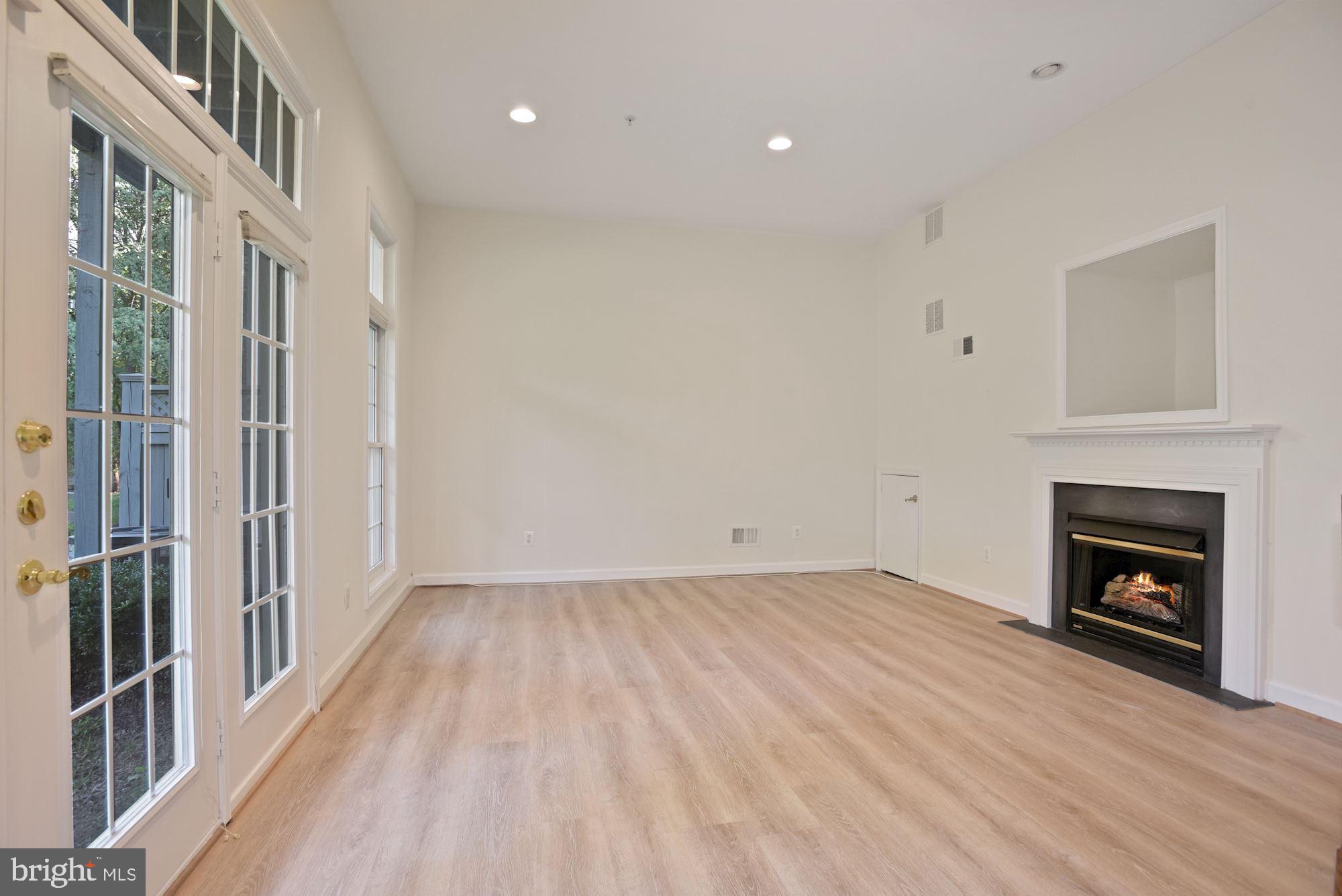 1614 Leeds Castle Drive Vienna, VA 22182 - Photo 5 of 37