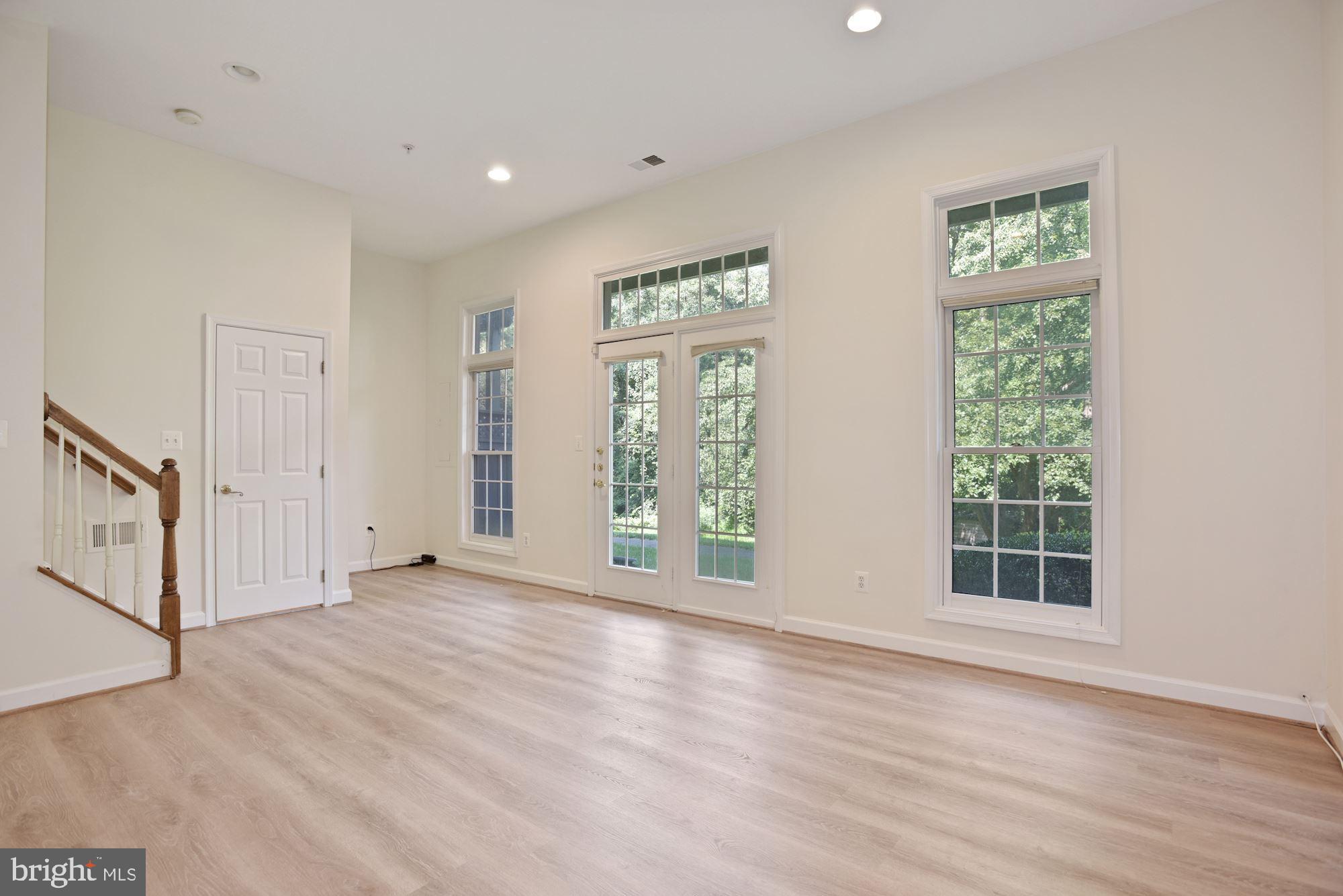 1614 Leeds Castle Drive Vienna, VA 22182 - Photo 6 of 37