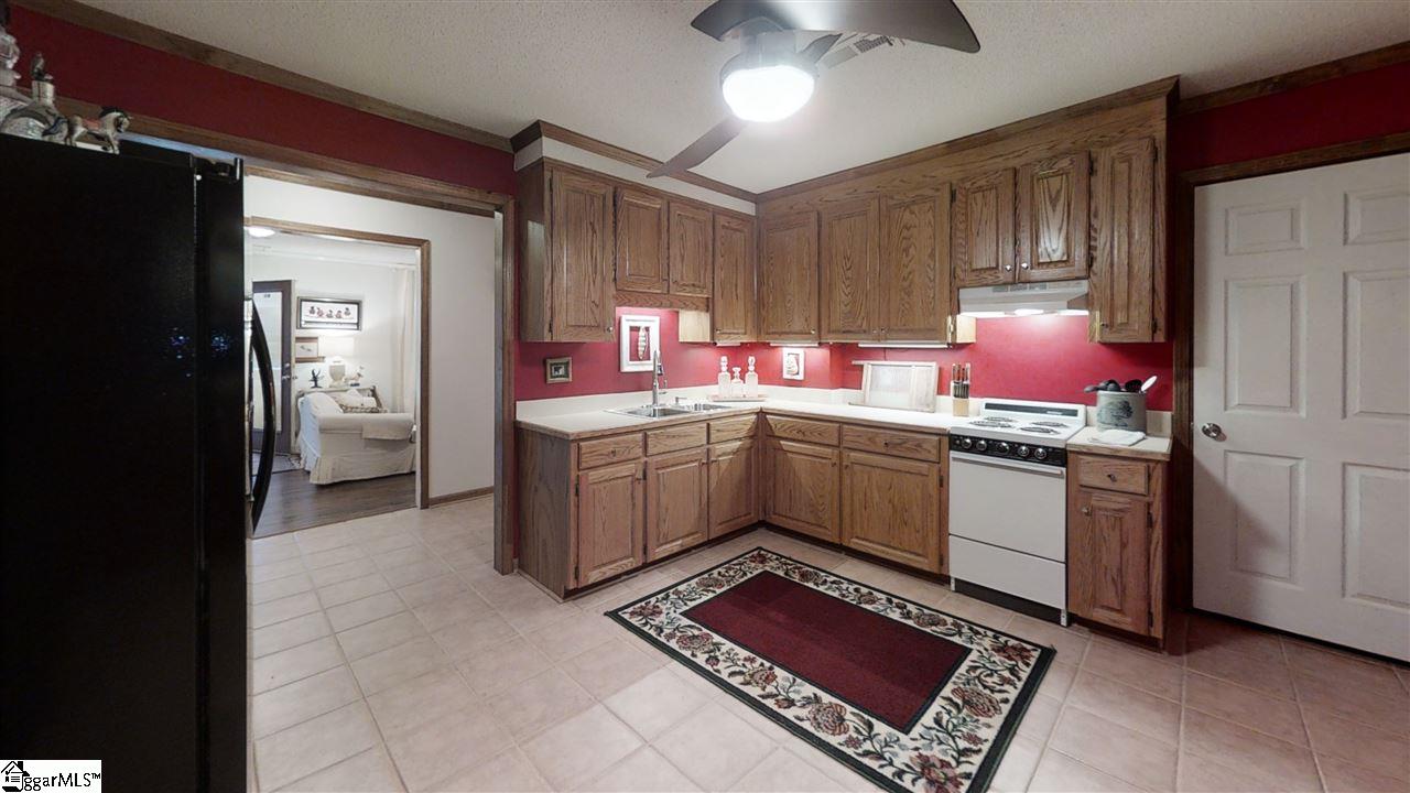 405 Emerald Farm Road Greenwood, SC 29646 - Photo 16 of 36 Gallery Image 16