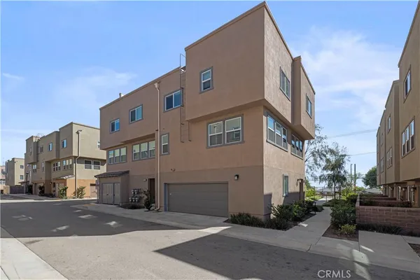 $599,999 | 12827 Watt Lane, Unit E, Sylmar, CA 91342
