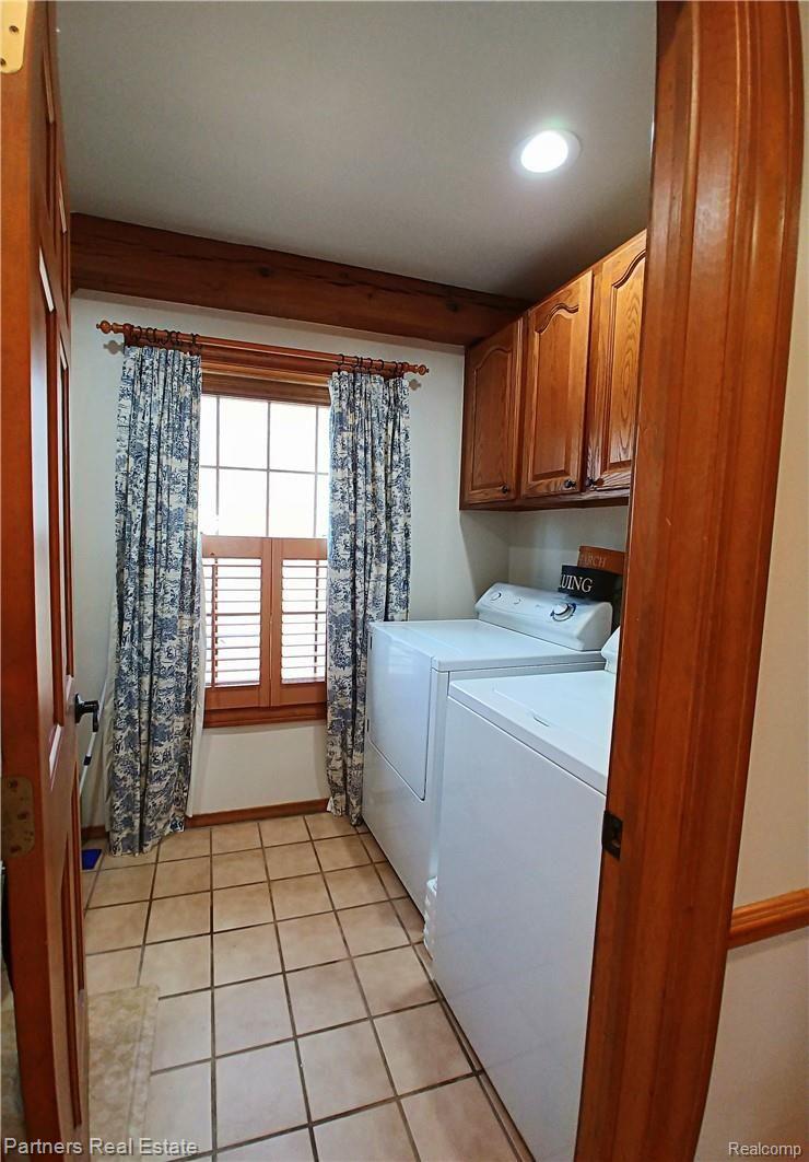 2715 West Coon Lake Road Howell, MI 48843 - Photo 19 of 54 8. Main Level Laundry Room