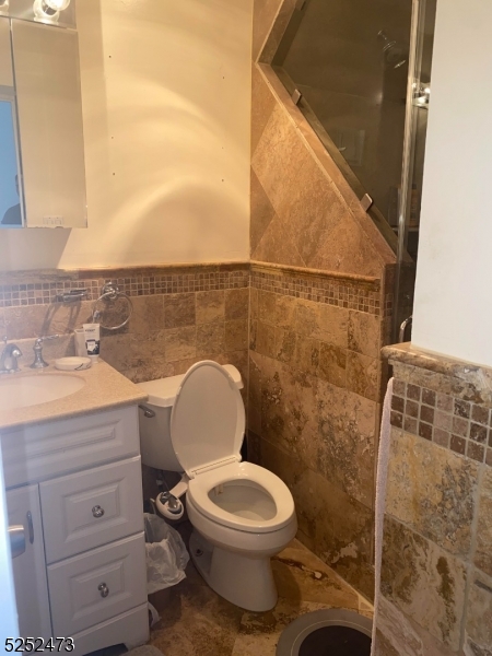 14 Jaques Street, Unit 24 Elizabeth, NJ 07201 - Photo 16 of 17 a bathroom with a toilet a sink and a mirror