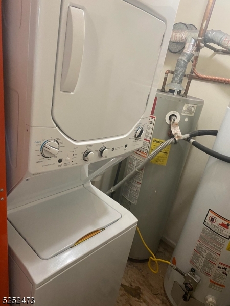14 Jaques Street, Unit 24 Elizabeth, NJ 07201 - Photo 17 of 17 a utility room with dryer and washer