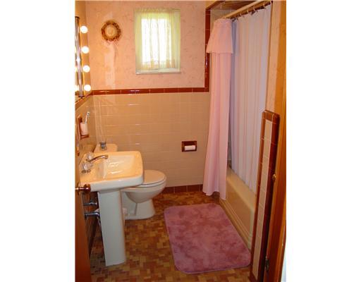 190 Killarney Road Wexford, PA 15090 - Photo 7 of 11 Full Bath.