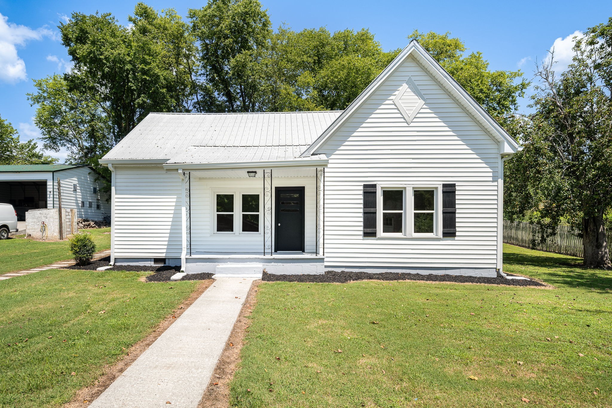 112 R E Davenport Avenue Auburntown, TN 37016 - Photo 2 of 43 a front view of a house with a yard