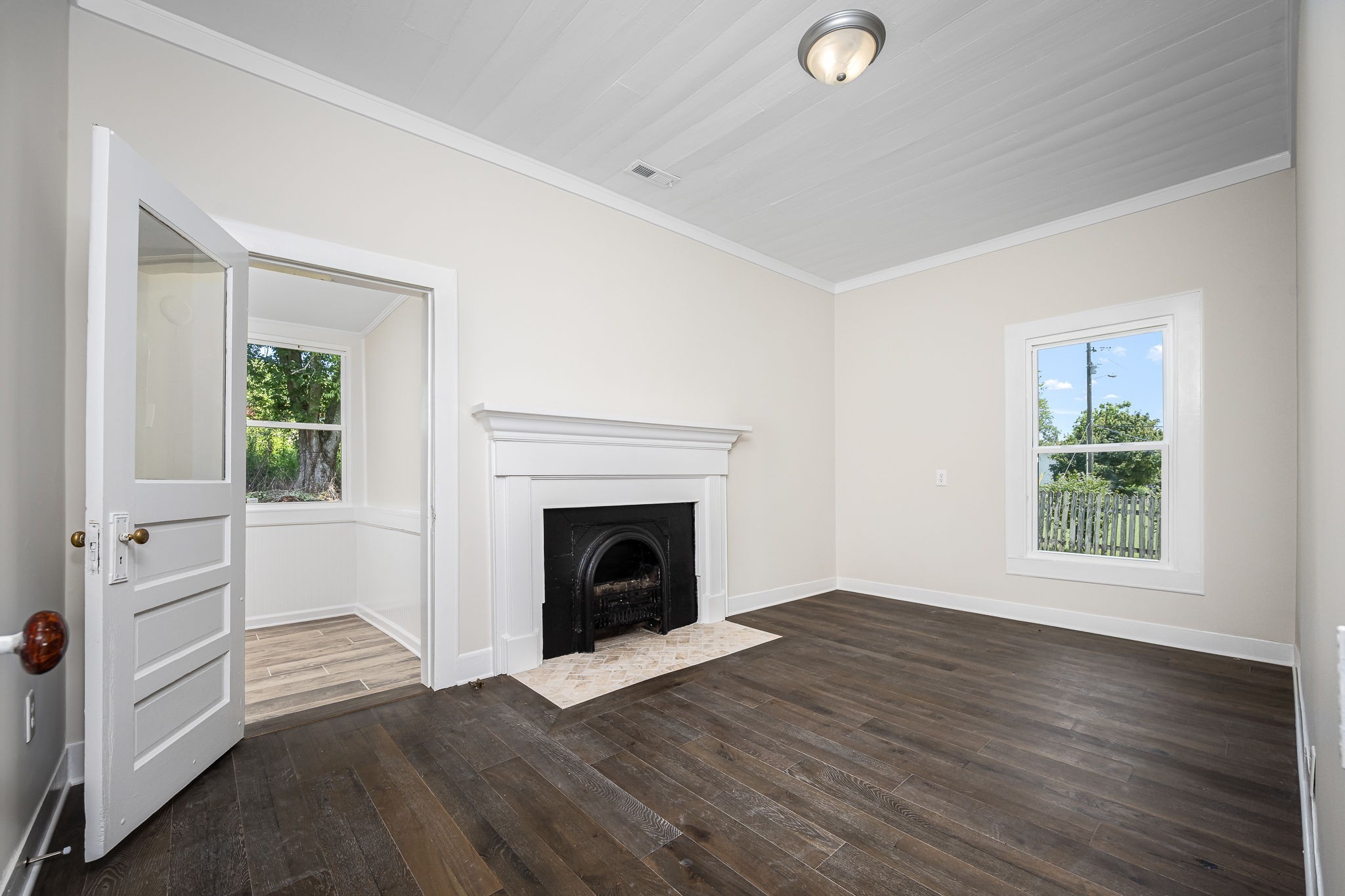 112 R E Davenport Avenue Auburntown, TN 37016 - Photo 26 of 43 an empty room with windows and fireplace