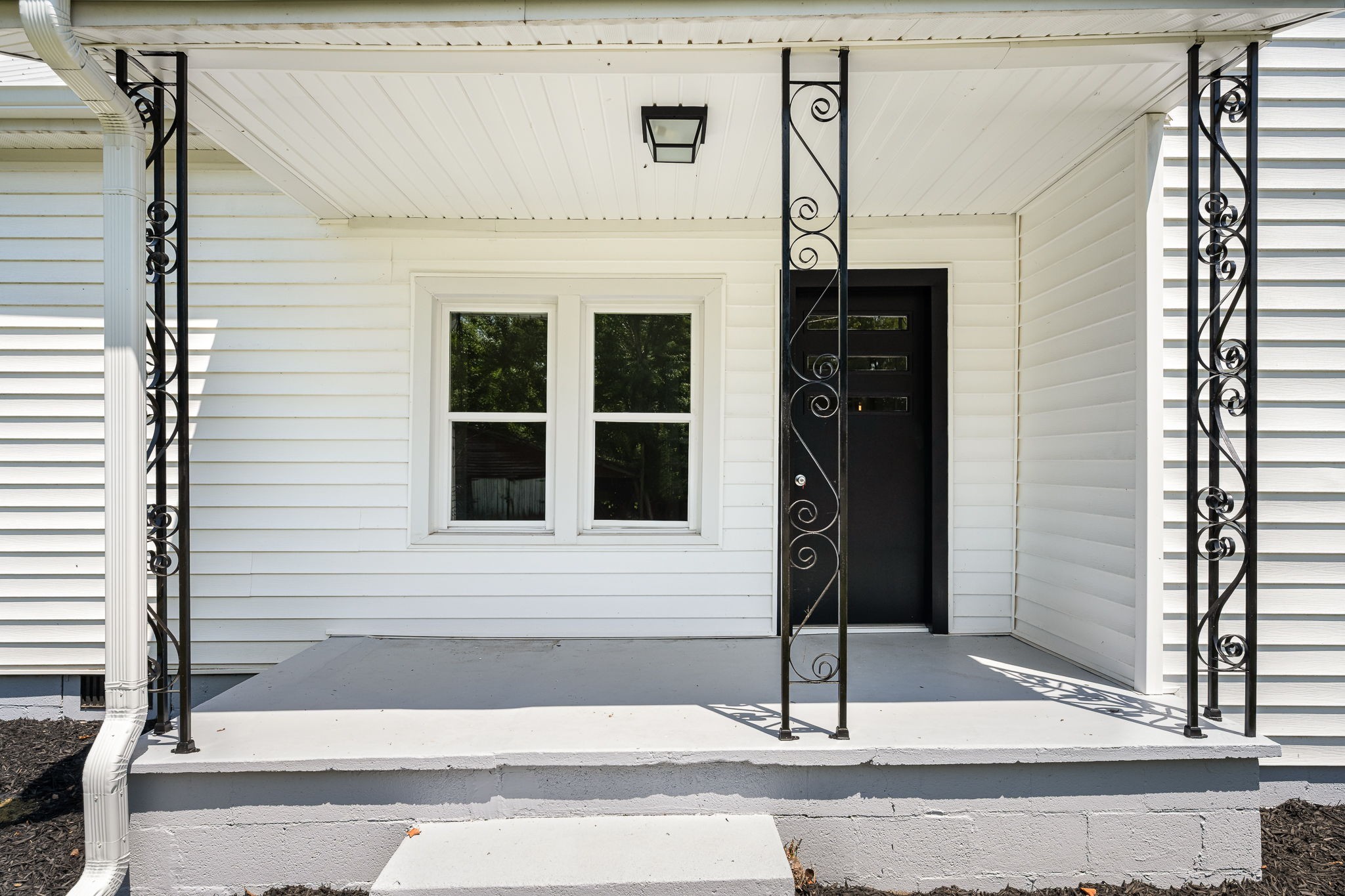 112 R E Davenport Avenue Auburntown, TN 37016 - Photo 7 of 43 a bathroom with a shower
