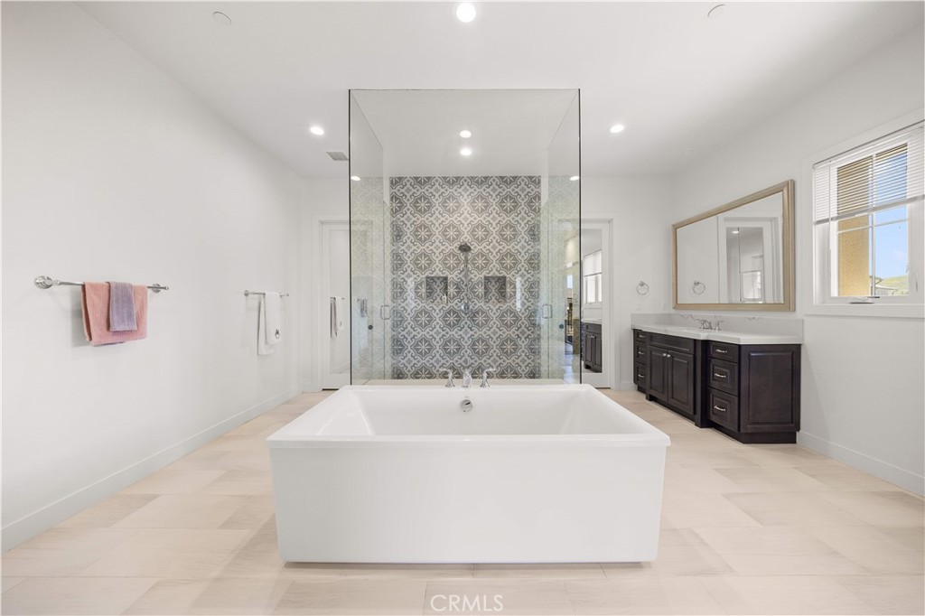 92 Interstellar Irvine, CA 92618 - Photo 31 of 64 a bathroom with a bathtub and a sink