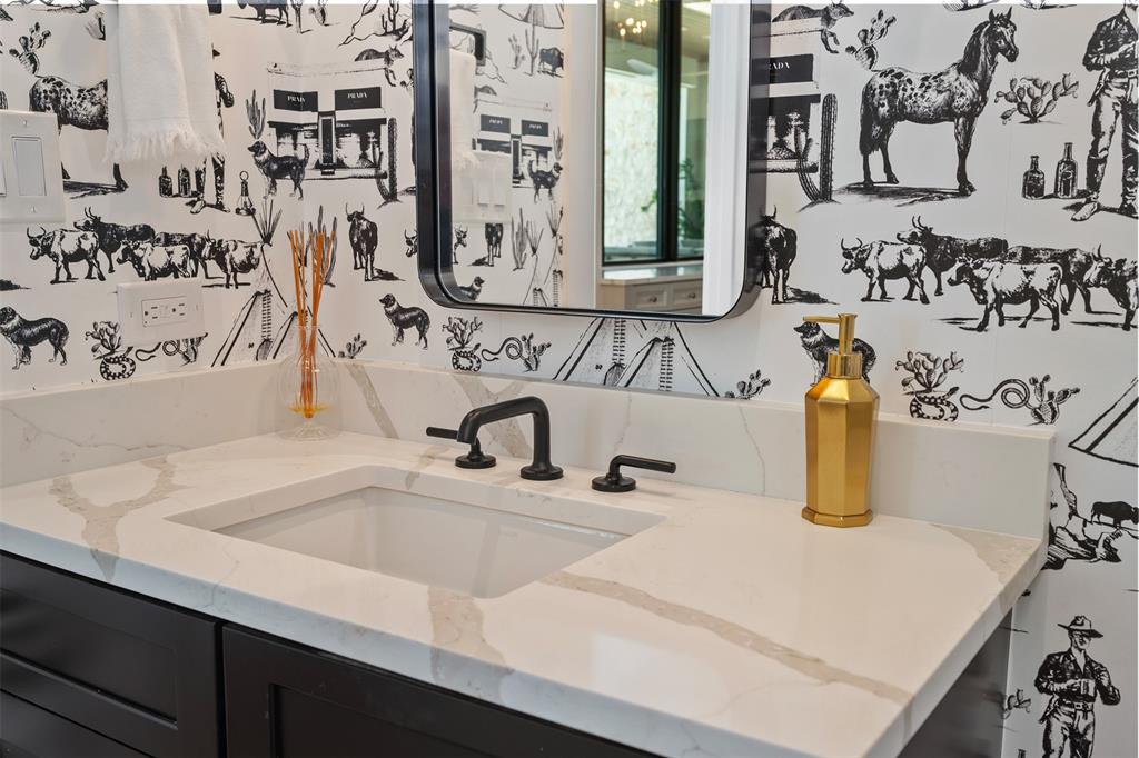 455 Sun Valley Mabank, TX 75147 - Photo 11 of 35 a bathroom with a sink and a mirror