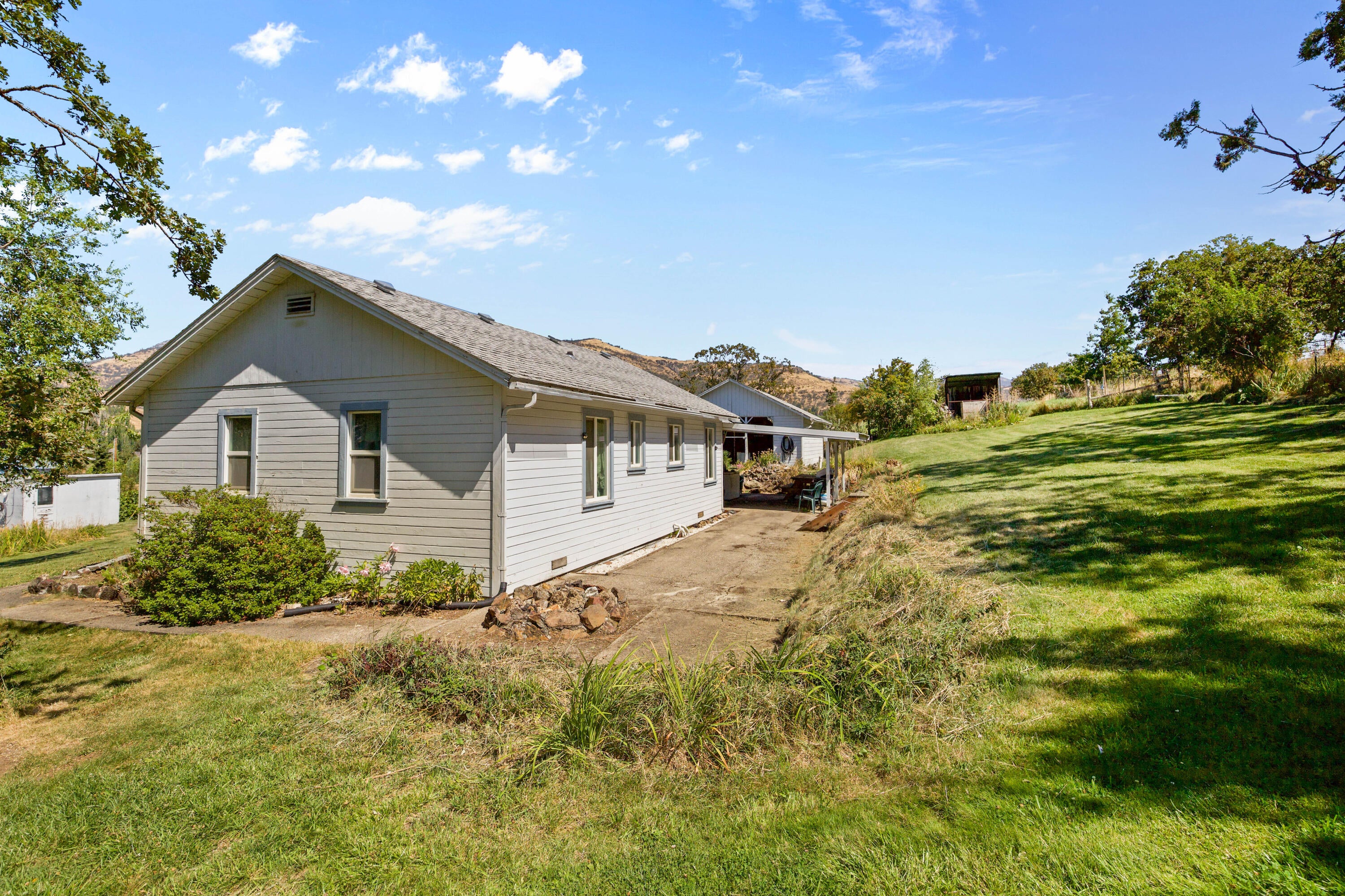 4090 Payne Road Medford, OR 97504 - Photo 26 of 33 CU9A6269