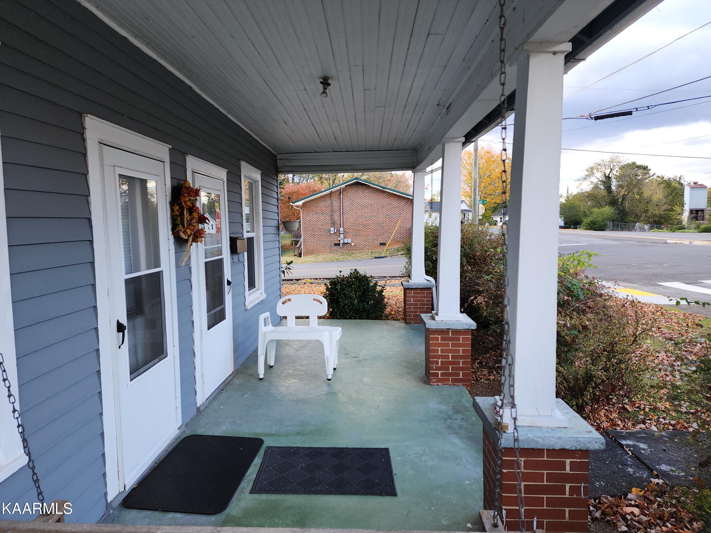 501 High Street Athens, TN 37303 - Photo 10 of 24 20221018_174308