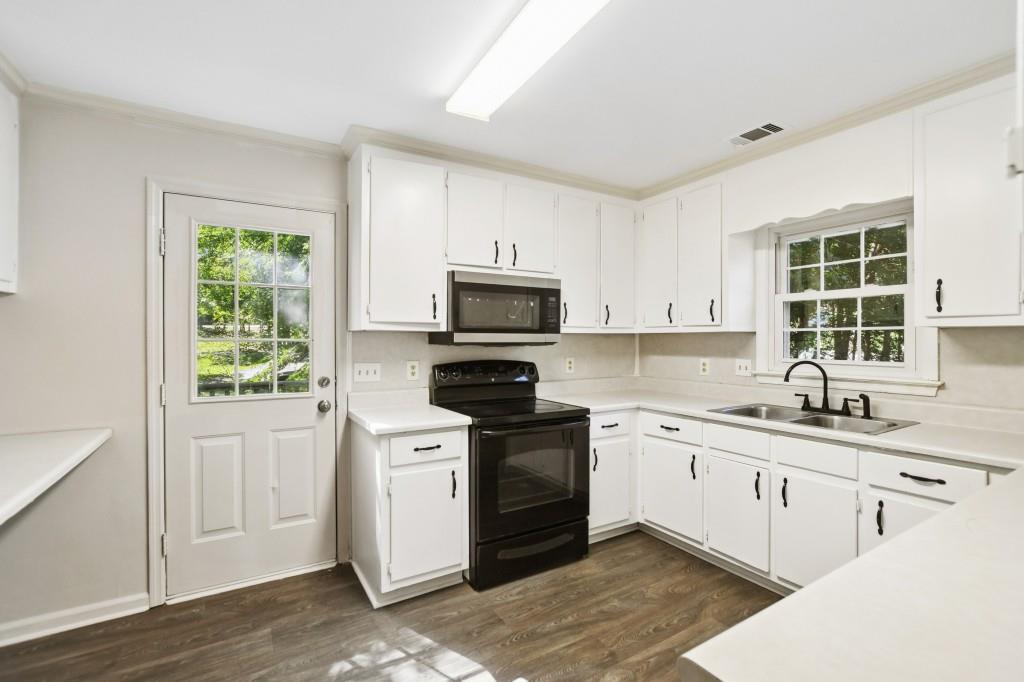5659 Whispering Pines Road Mableton, GA 30126 - Photo 10 of 39 Gallery Image 10