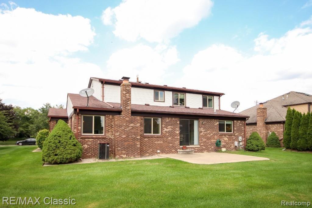 46461 Strathmore Road Plymouth, MI 48170 - Photo 9 of 59 IMG_7052 (Custom).jpg