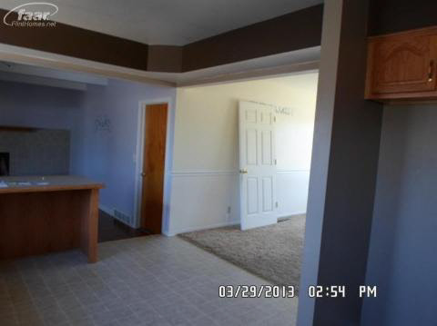 5263 Torrey Road Flint, MI 48507 - Photo 18 of 22 20344076-17.JPG
